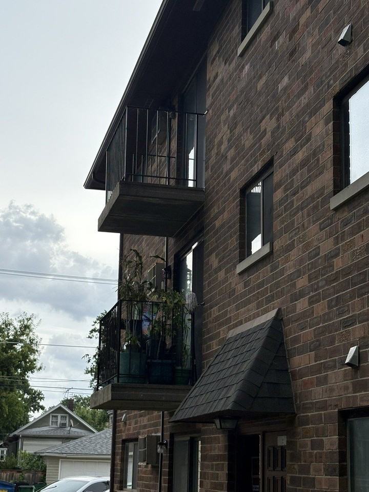 1030 Dunlop Ave #3E - Photo 3 of 10