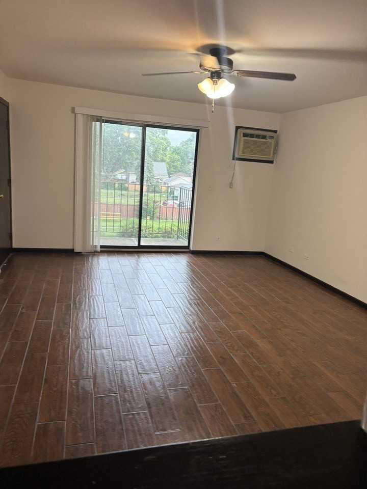 1030 Dunlop Ave #3E - Photo 6 of 10