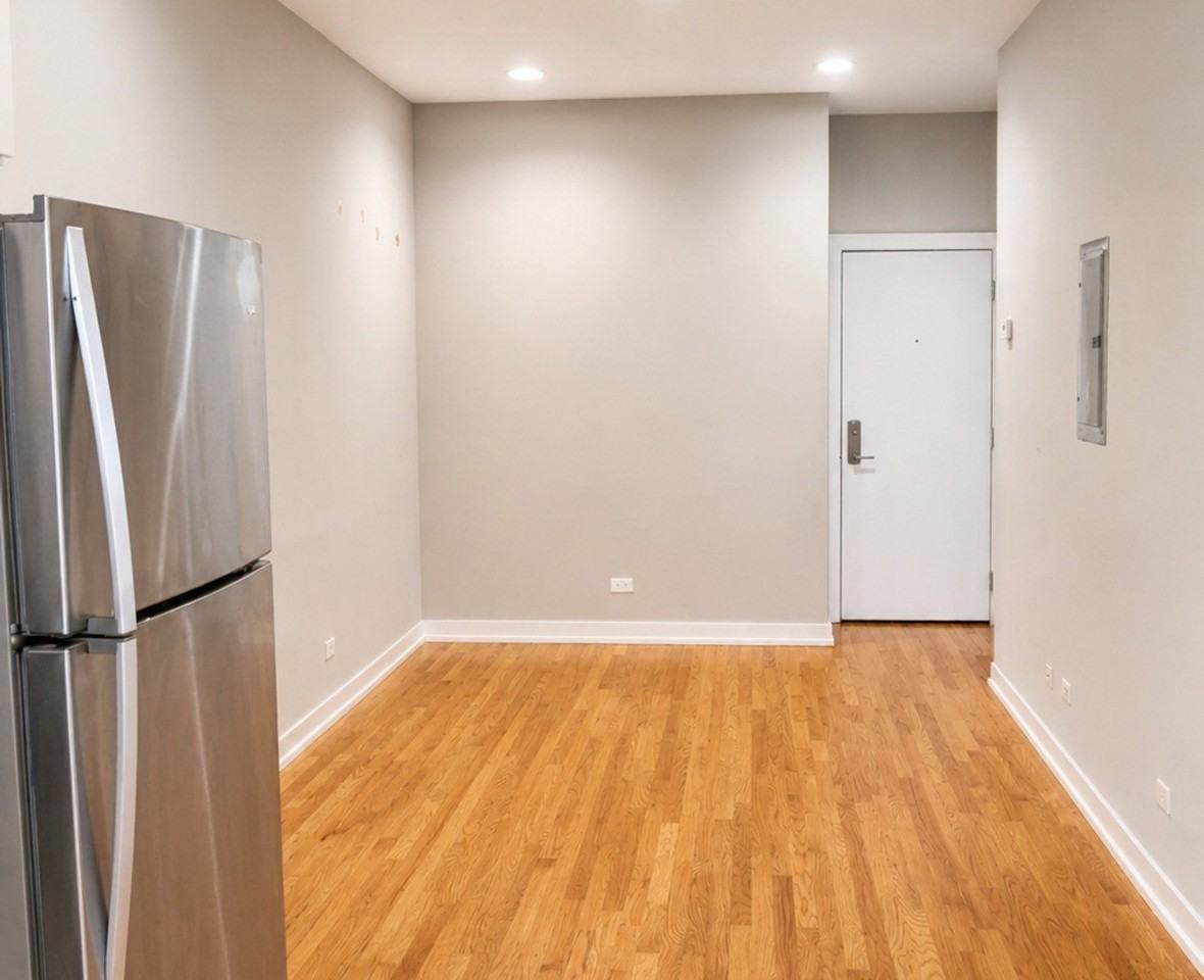 2737 W Evergreen Ave #3R - Photo 7 of 11