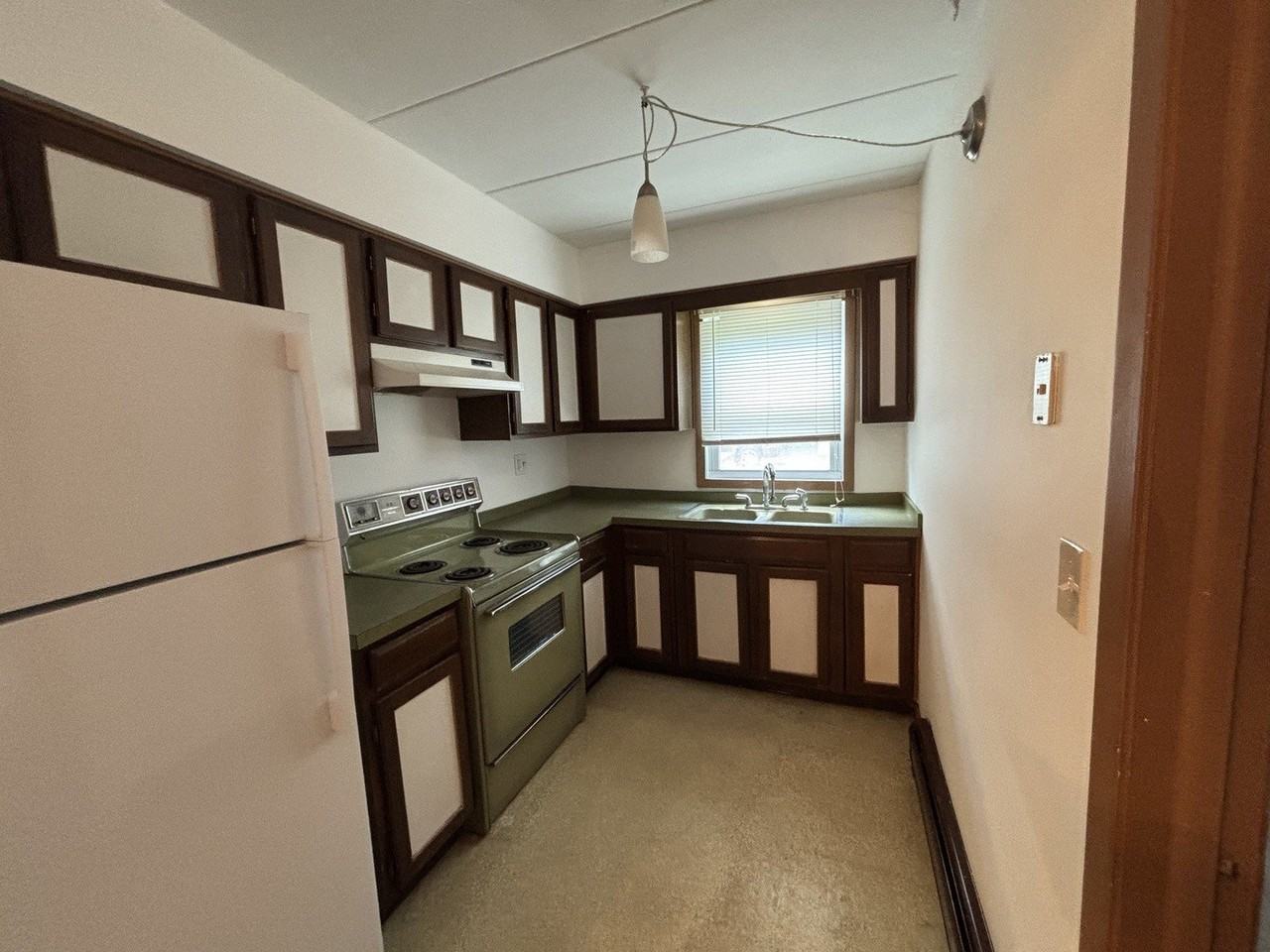 581 Burlington Ave #1 - Photo 4 of 6