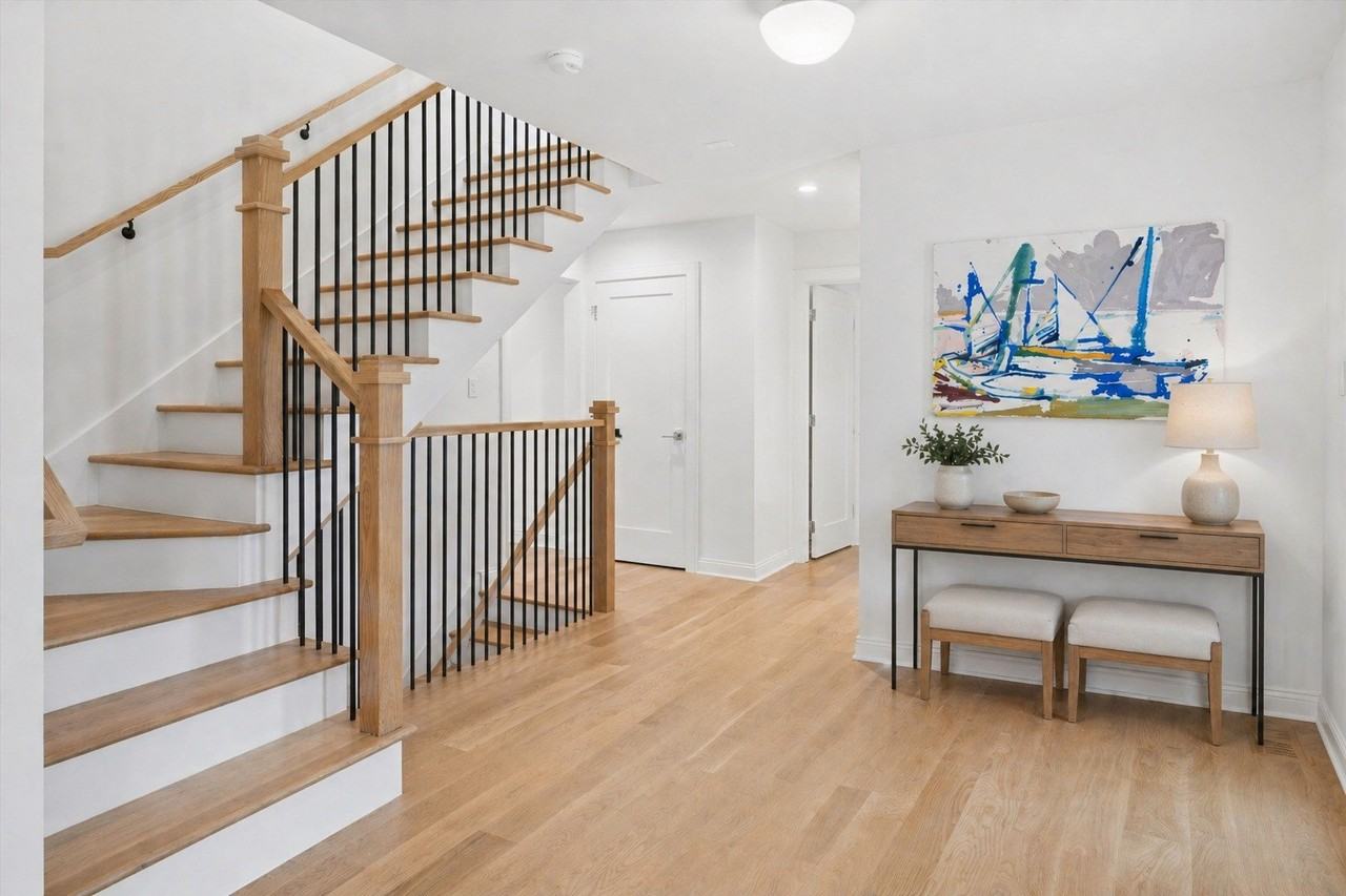 3031 Indianwood Rd - Photo 2 of 32