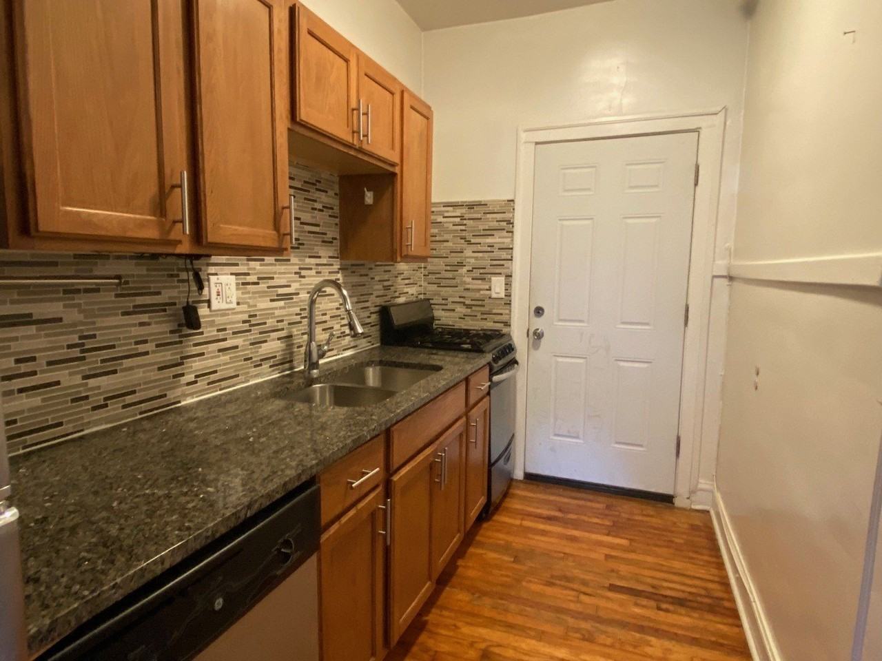 5542 W Leland Ave #G - Photo 3 of 9