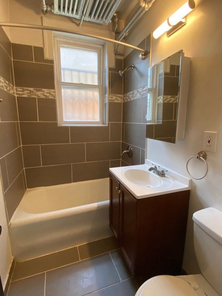 5542 W Leland Ave #G - Photo 7 of 9