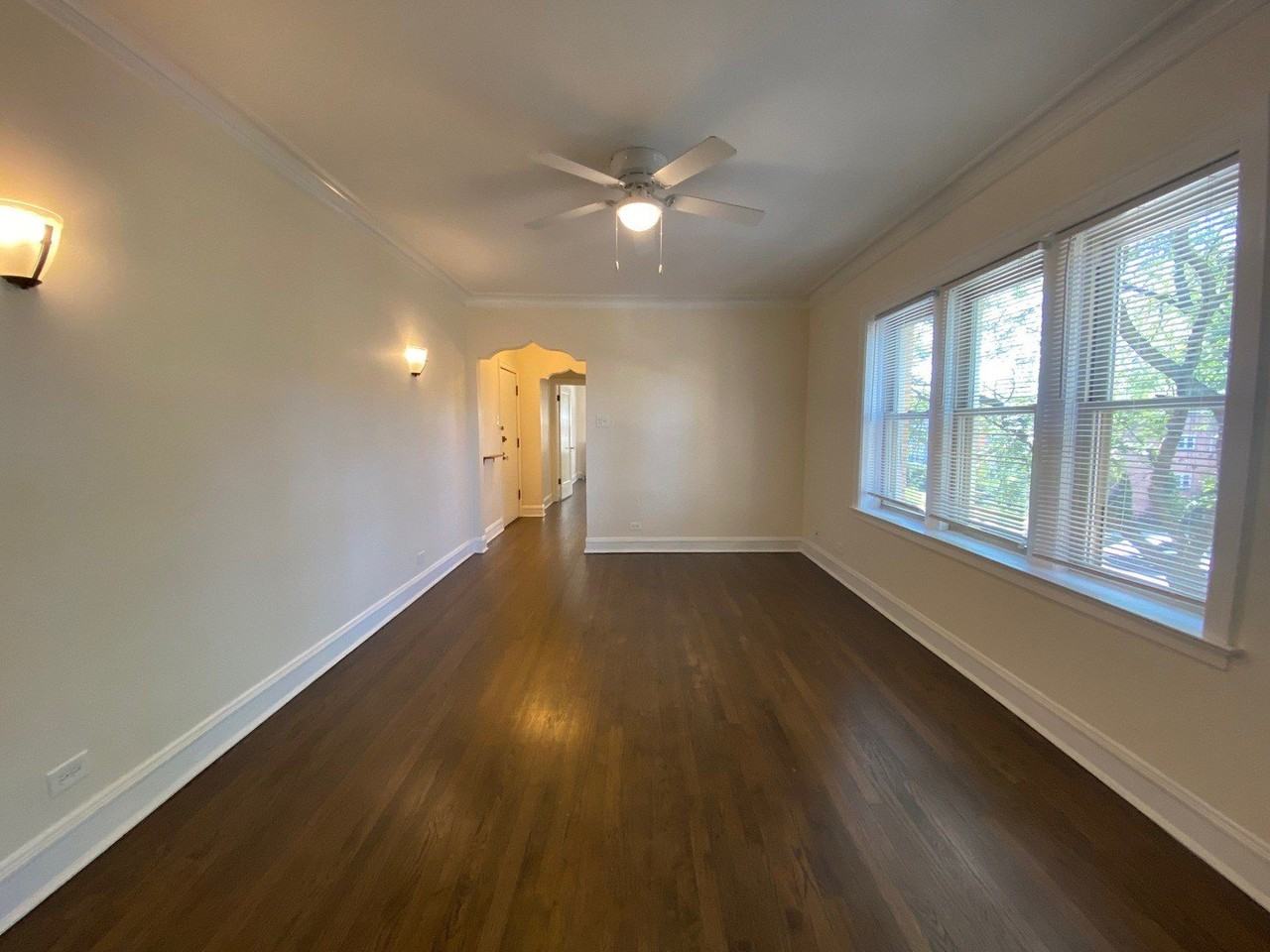 5230 N Rockwell St #2 - Photo 4 of 13