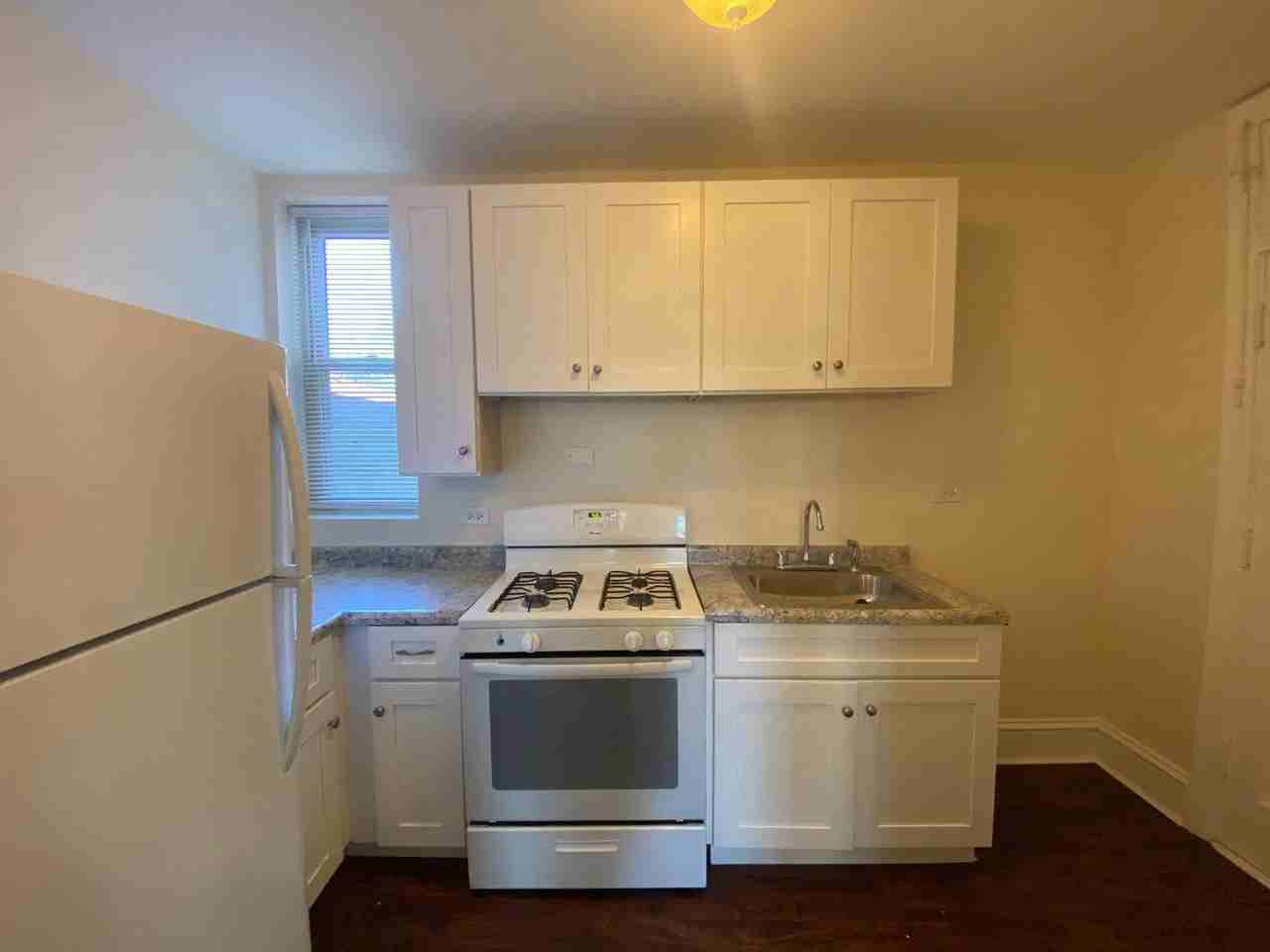 5230 N Rockwell St #2 - Photo 7 of 13