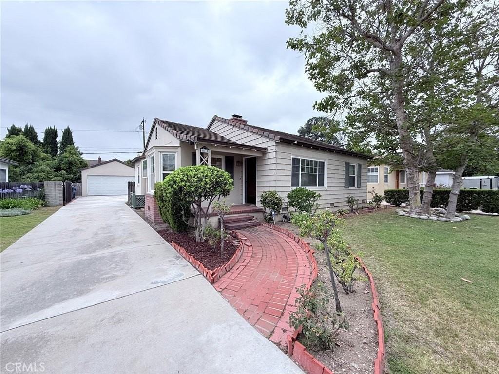 952 Balboa Dr - Photo 2 of 16