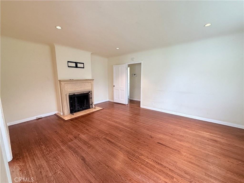 952 Balboa Dr - Photo 3 of 16