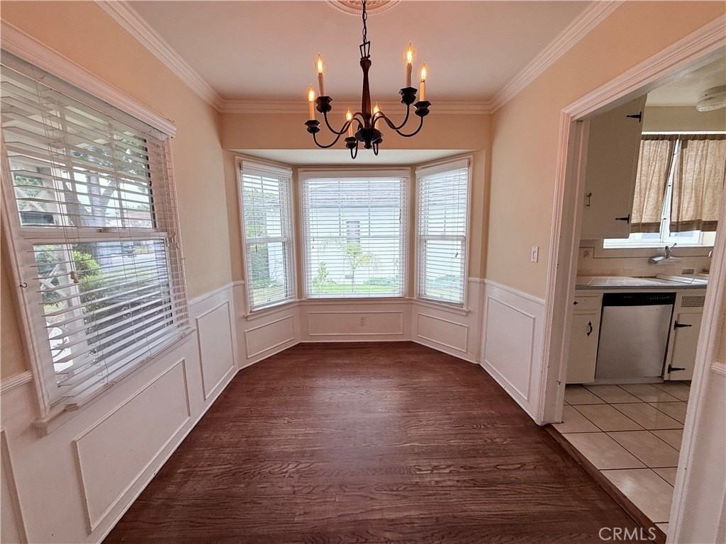 952 Balboa Dr - Photo 4 of 16