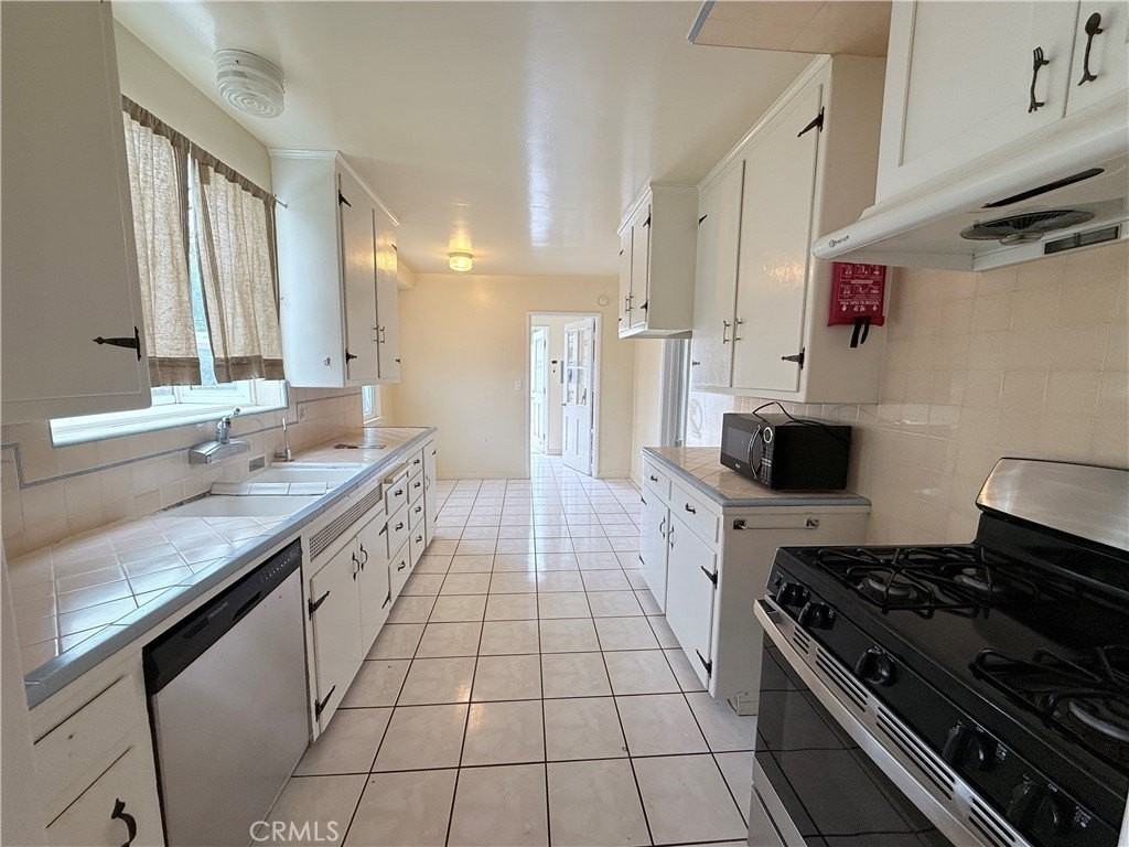 952 Balboa Dr - Photo 5 of 16