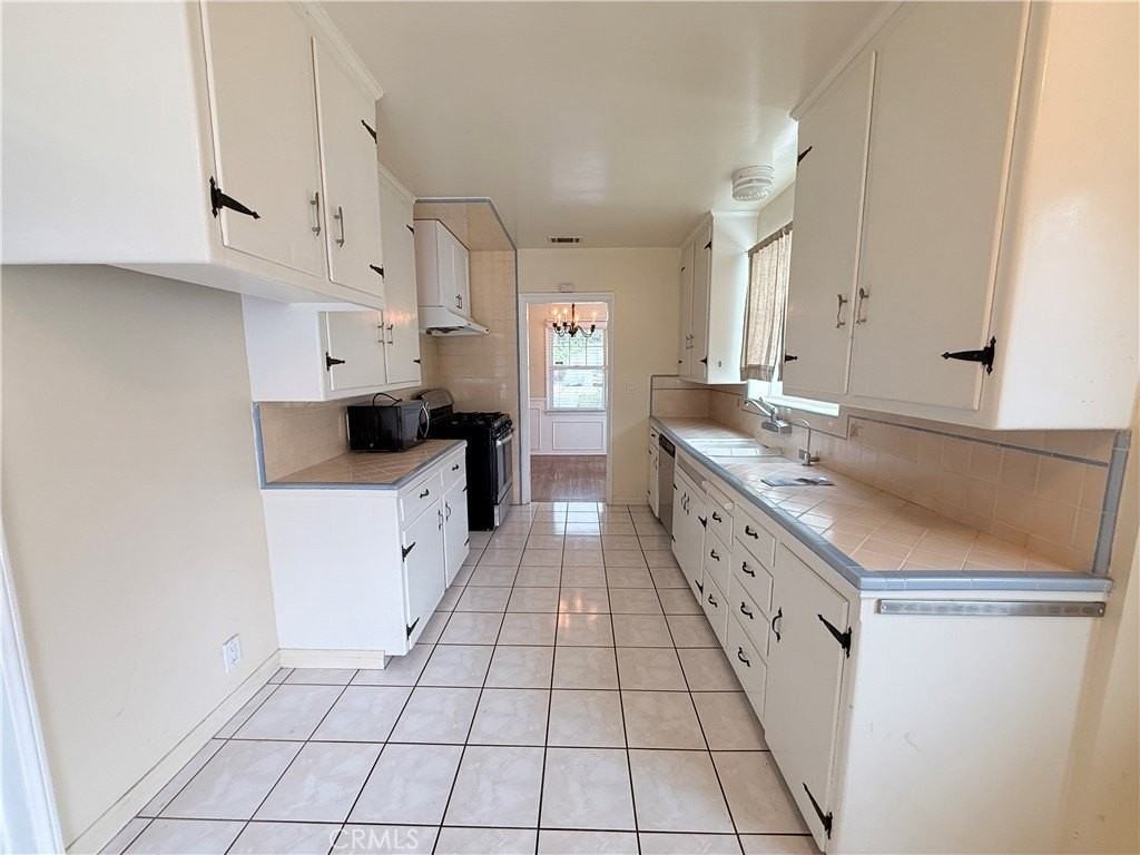 952 Balboa Dr - Photo 6 of 16