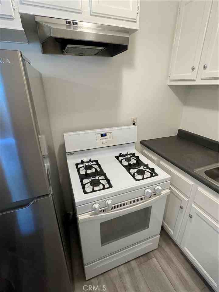 421 N Euclid Ave - Photo 5 of 15