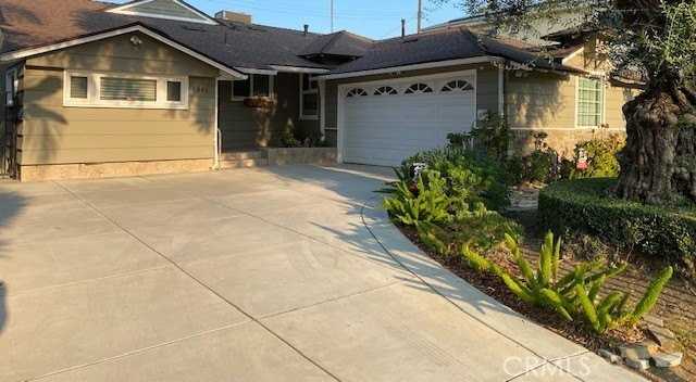 5356 Yolanda Ave - Photo 3 of 23