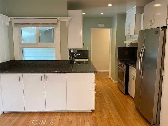 5356 Yolanda Ave - Photo 5 of 23