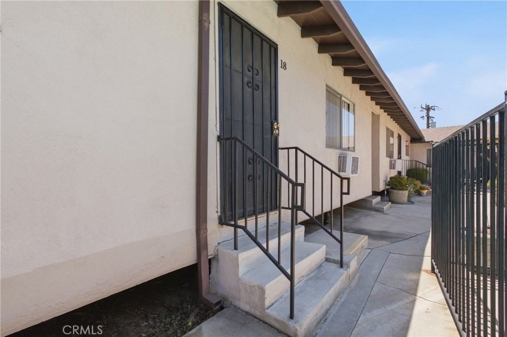 312 N Vecino Dr #18 - Photo 4 of 18