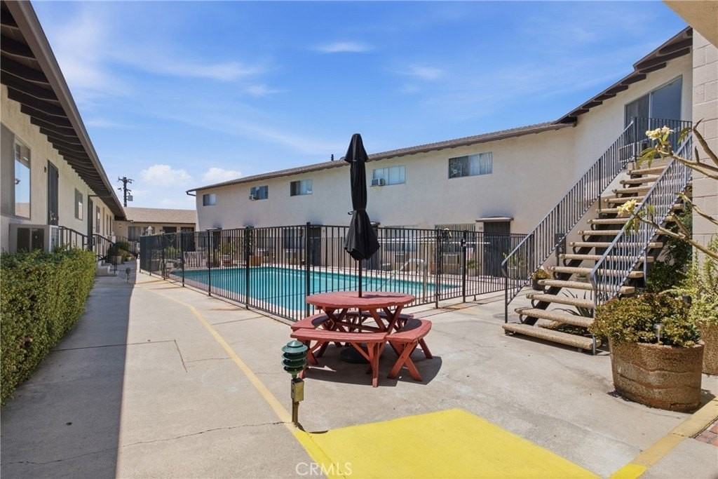 312 N Vecino Dr #18 - Photo 6 of 18