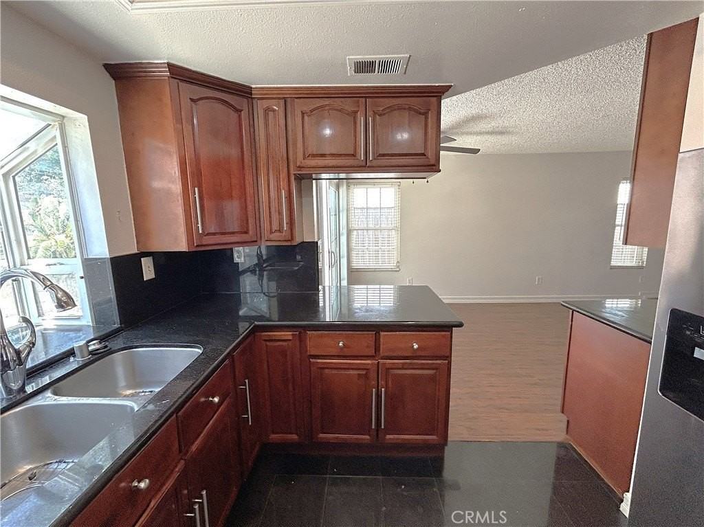 3214 Canary Ct - Photo 3 of 32