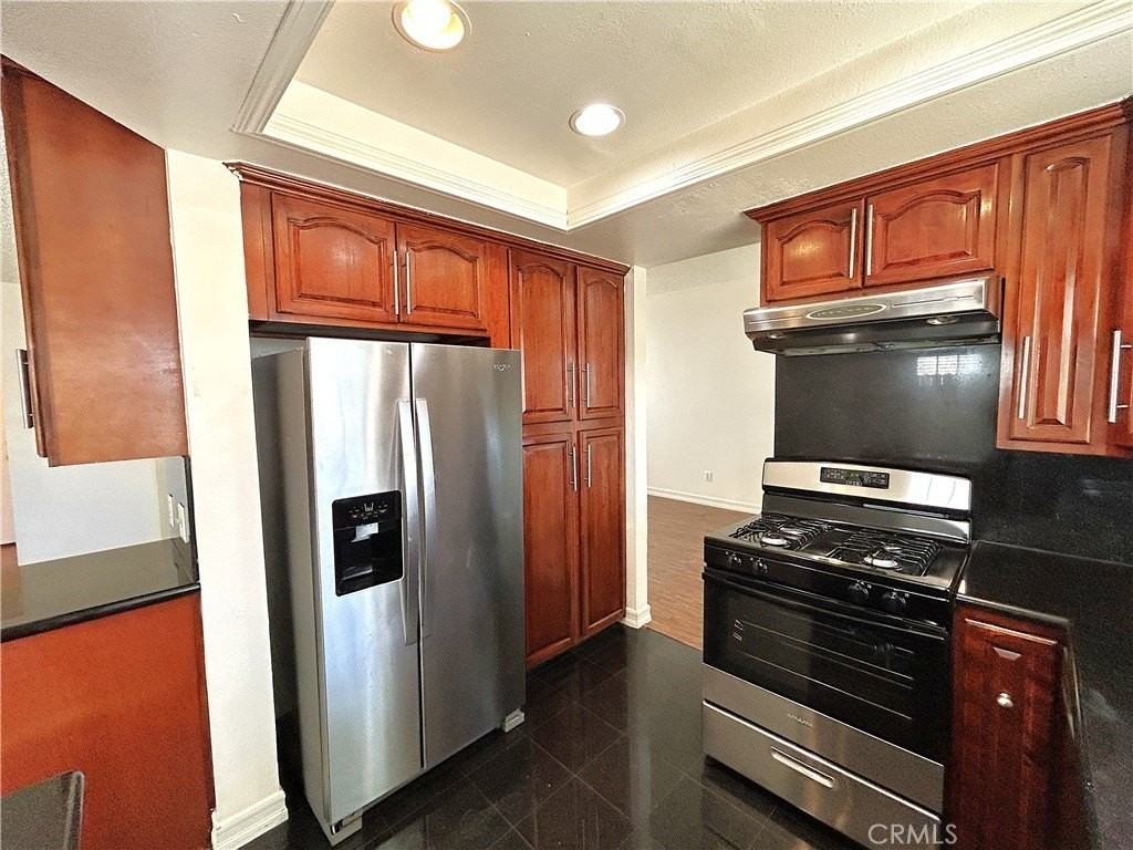 3214 Canary Ct - Photo 5 of 32