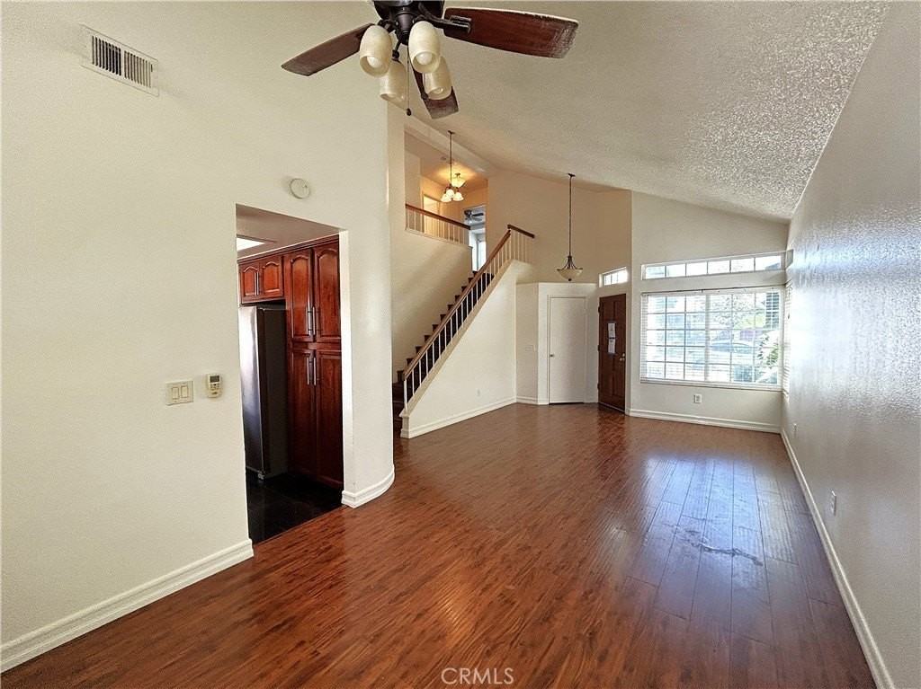 3214 Canary Ct - Photo 6 of 32