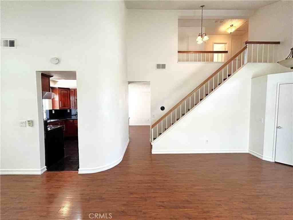 3214 Canary Ct - Photo 7 of 32