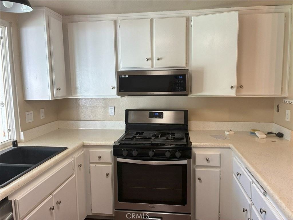 1120 Athena Ct - Photo 3 of 13