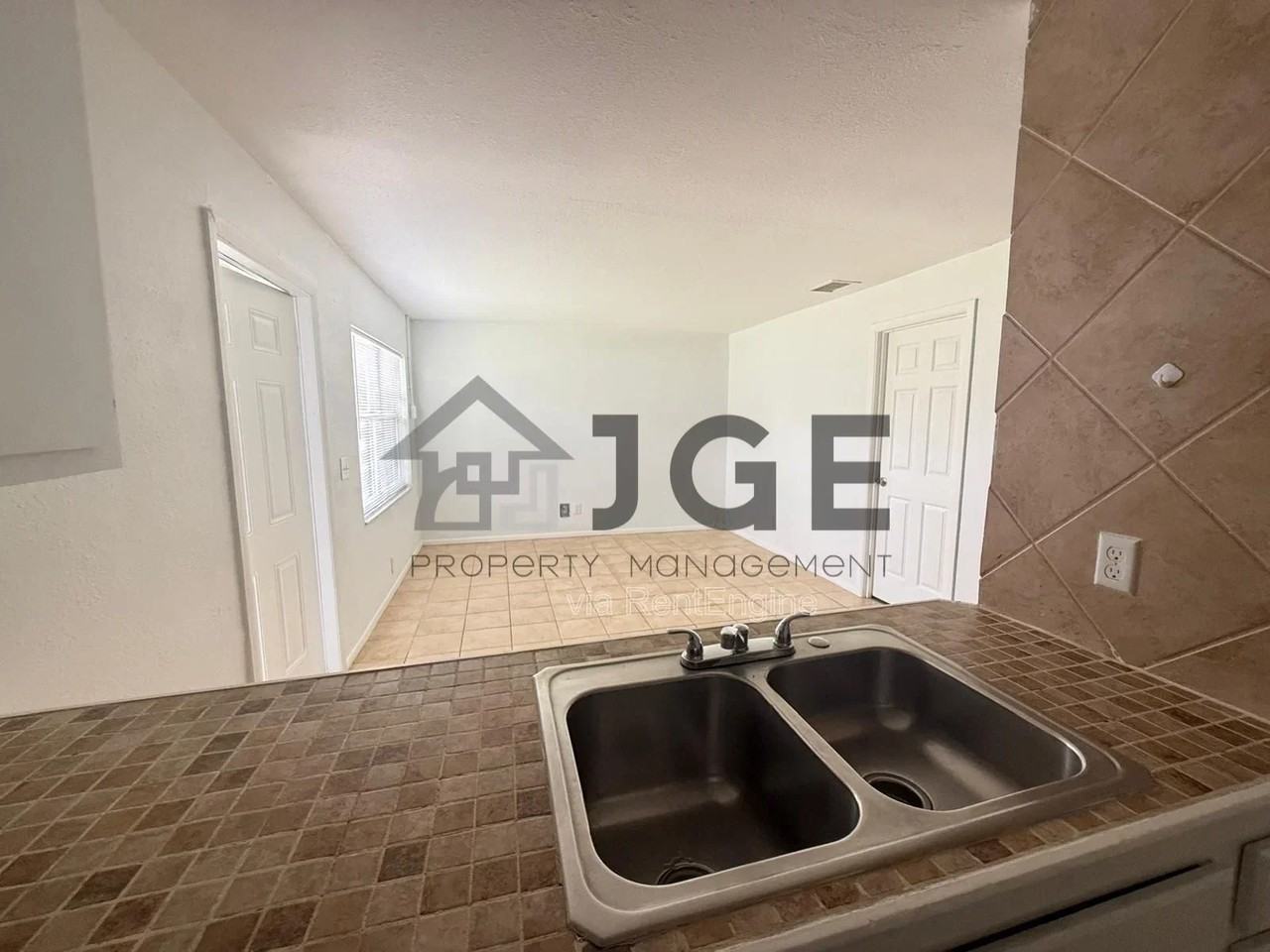 198 Charlotte Ave - Photo 4 of 8