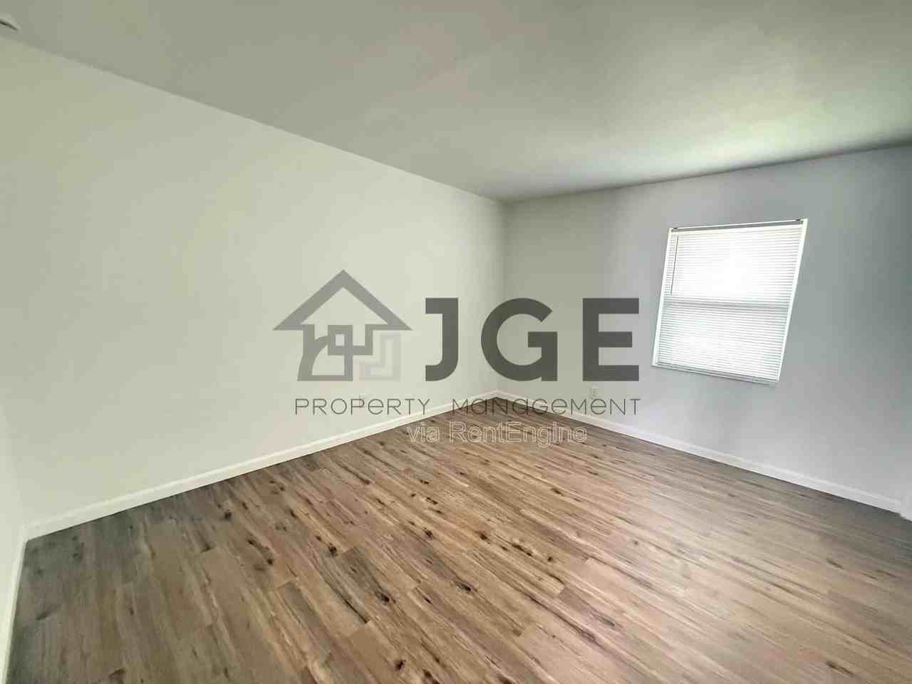 198 Charlotte Ave - Photo 5 of 8