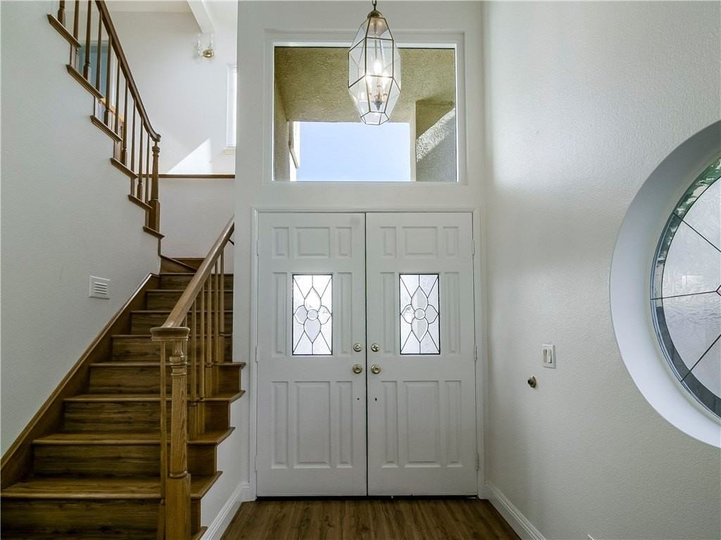 25035 Eaton Ln - Photo 5 of 29