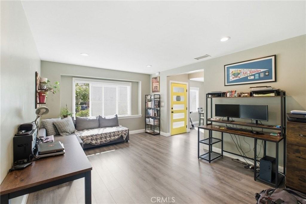 3403 Roxanne Ave - Photo 4 of 28