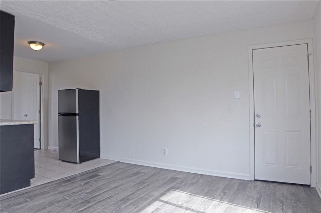 4055 Wall St - Photo 2 of 11