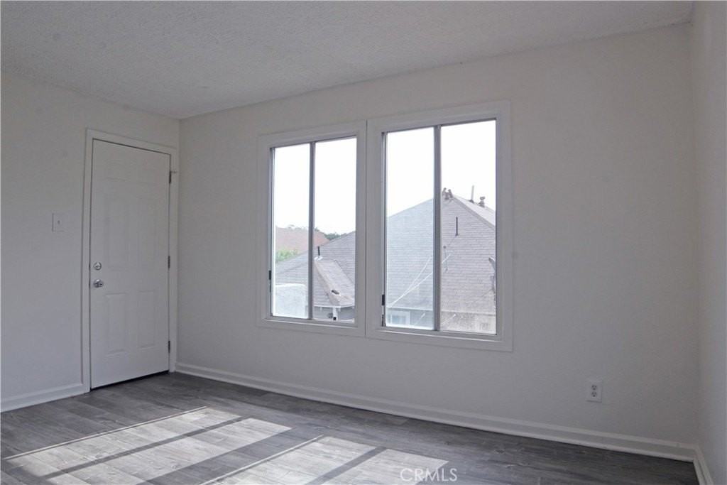 4055 Wall St - Photo 3 of 11
