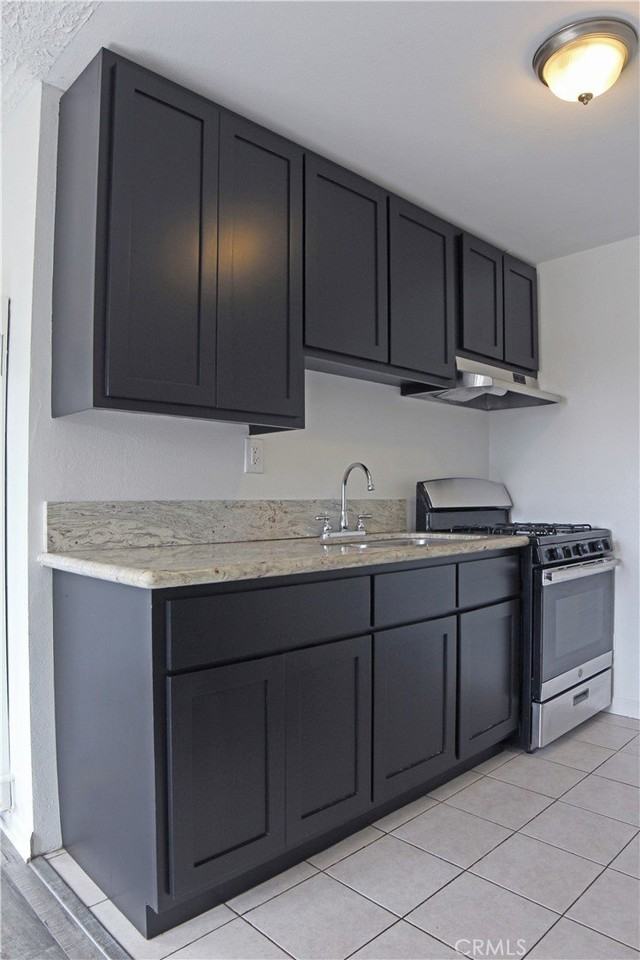 4055 Wall St - Photo 5 of 11