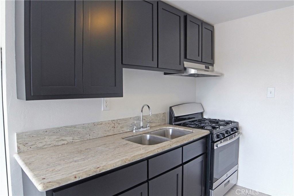 4055 Wall St - Photo 6 of 11