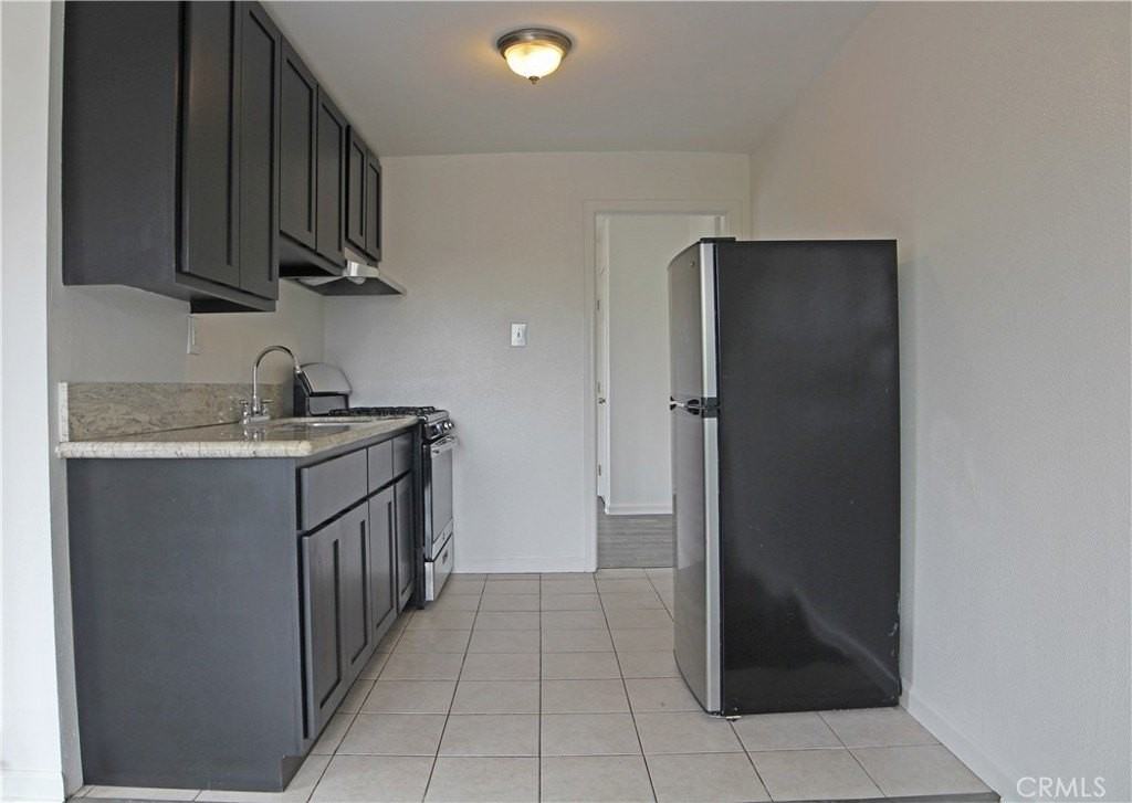4055 Wall St - Photo 7 of 11