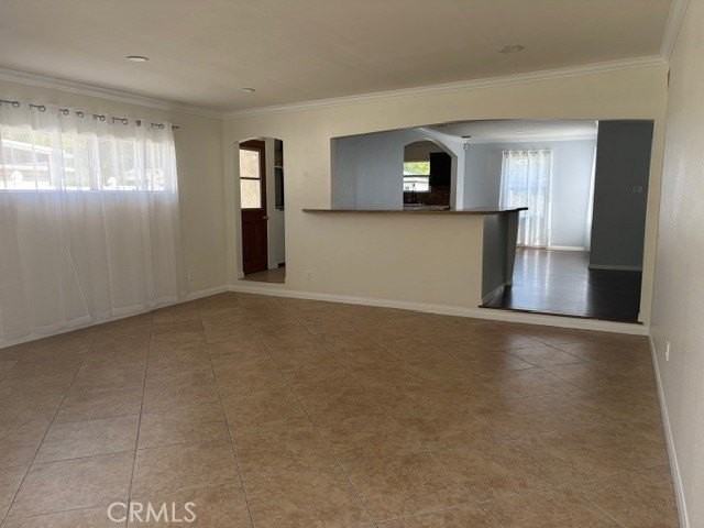 18730 Collins St - Photo 4 of 19