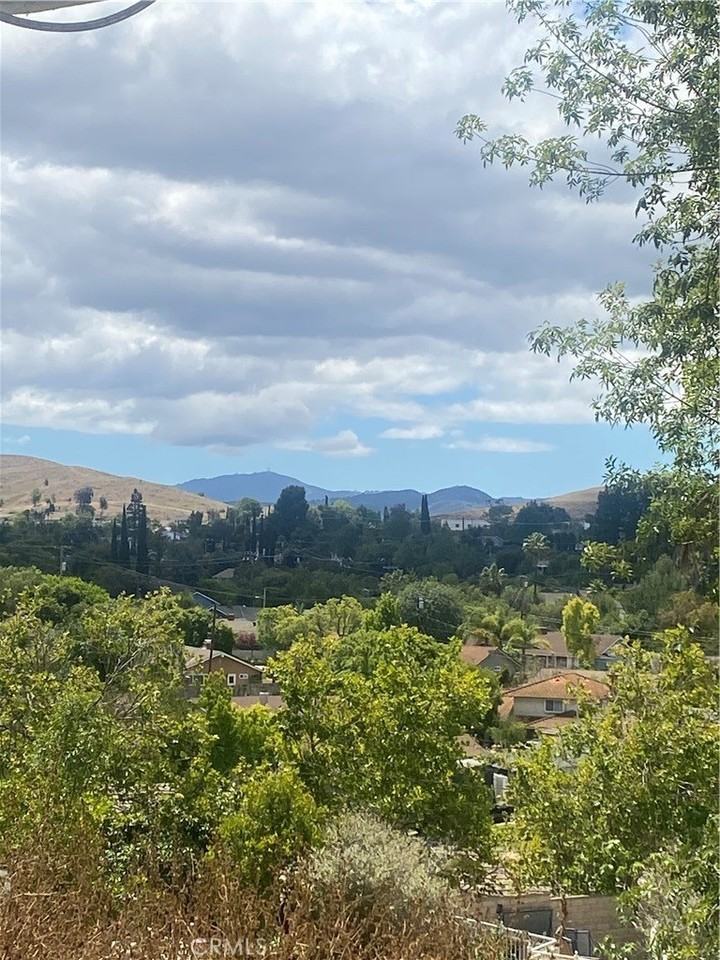 228 W Avenida De Las Flores
