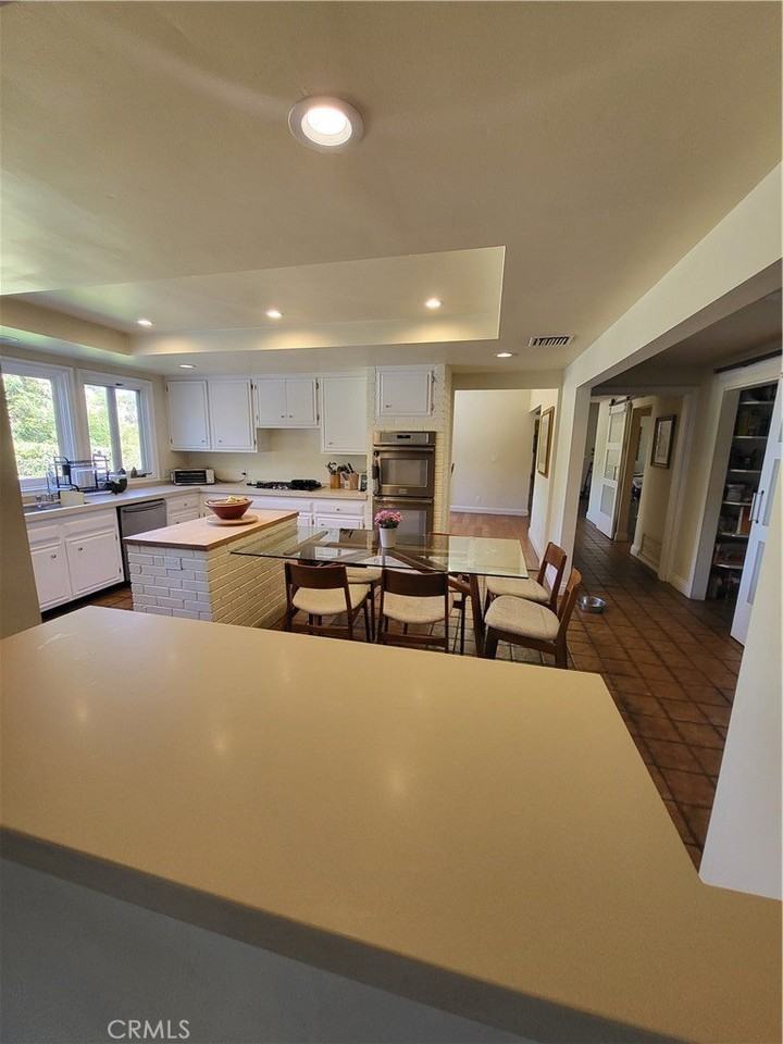 191 Dapplegray Rd - Photo 7 of 30