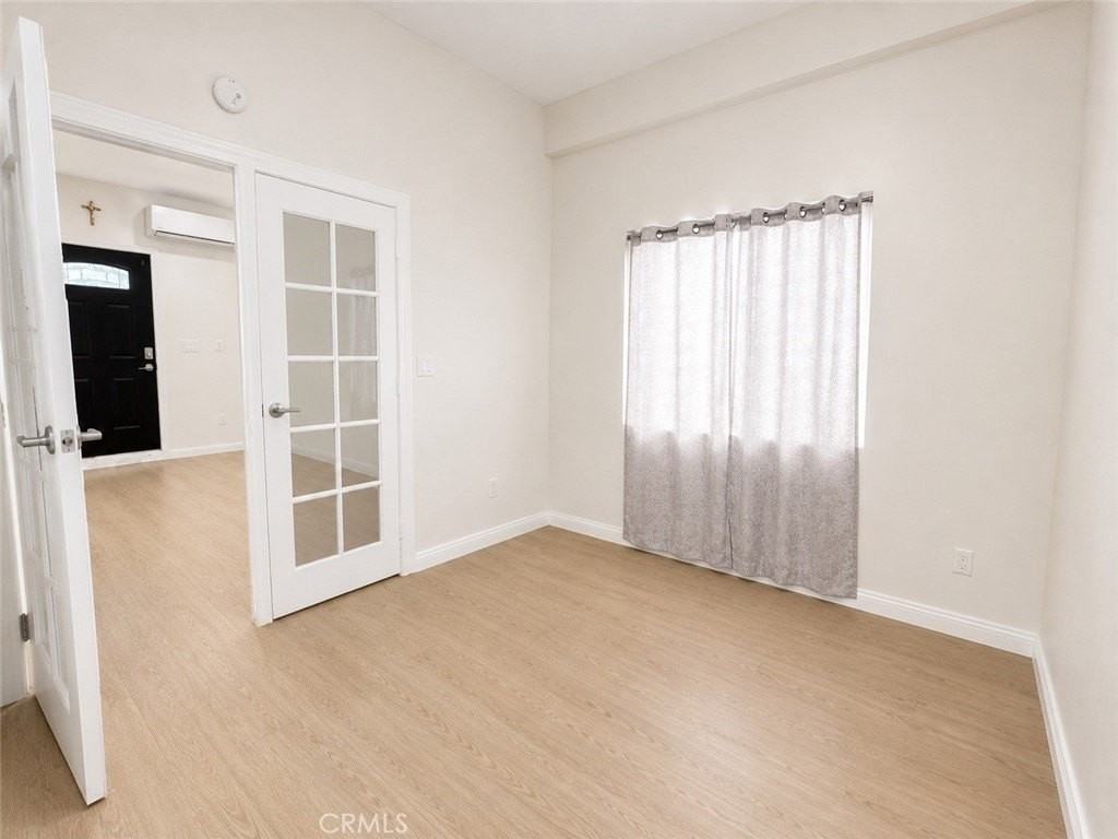 19520 Hart St - Photo 6 of 8
