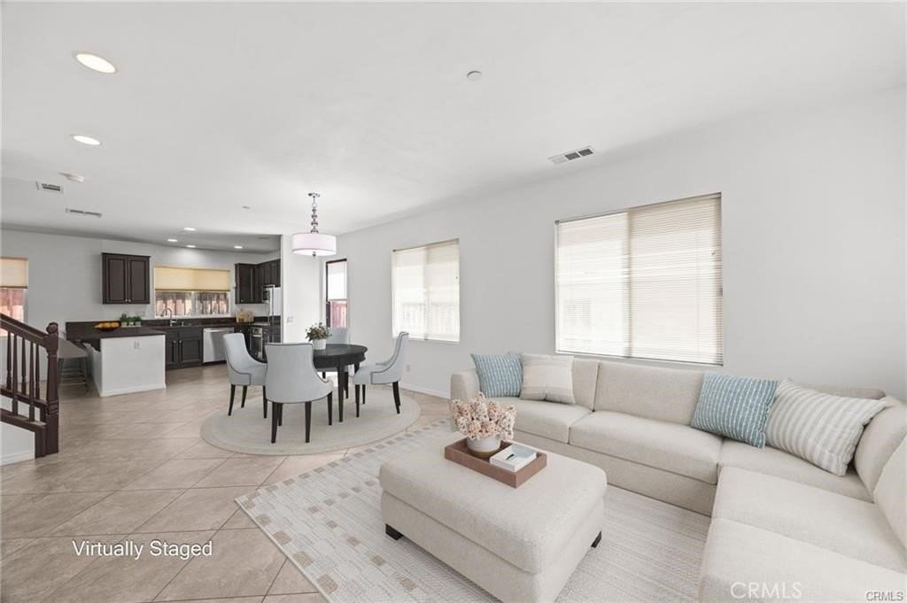 819 Mitchell Way - Photo 3 of 9