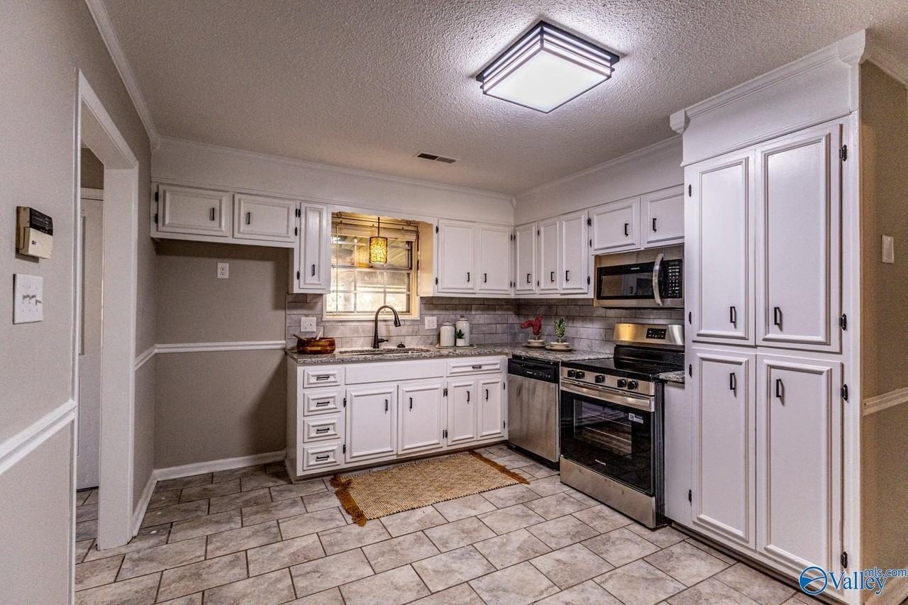 1220 Kathy Ln Sw - Photo 5 of 18