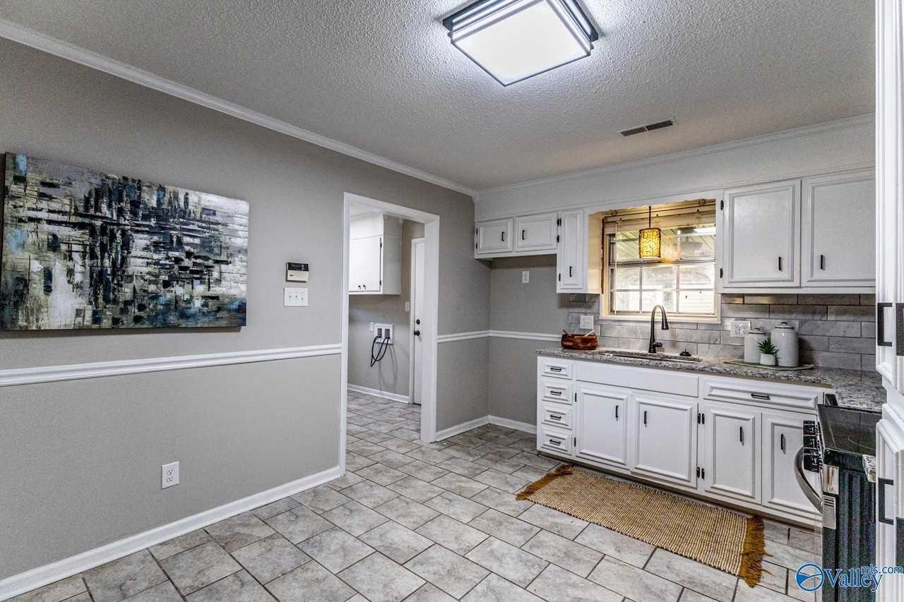 1220 Kathy Ln Sw - Photo 6 of 18