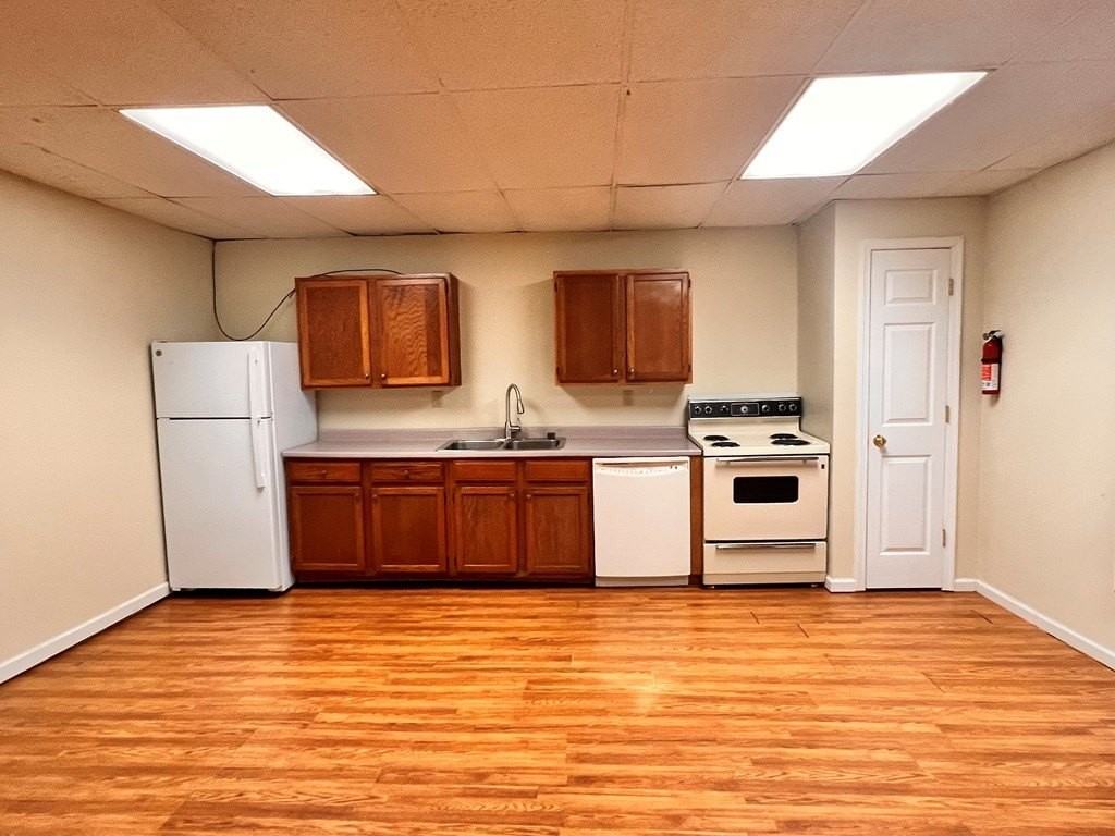 10 APT-B CLINTON ST - Photo 3 of 9