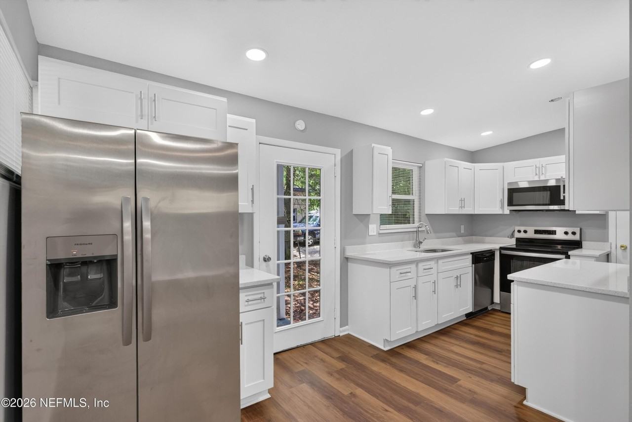 1928 Montmarte Dr - Photo 3 of 26