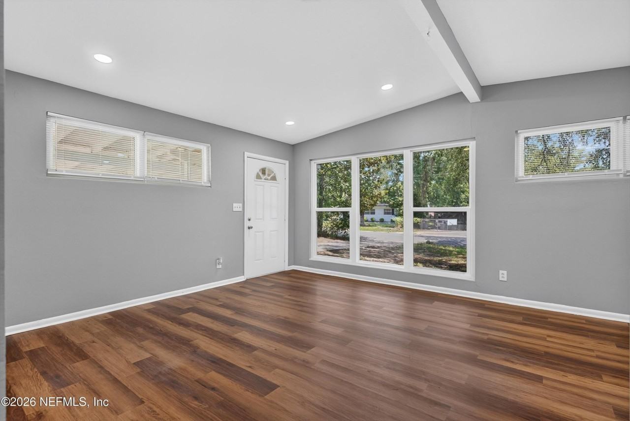 1928 Montmarte Dr - Photo 6 of 26