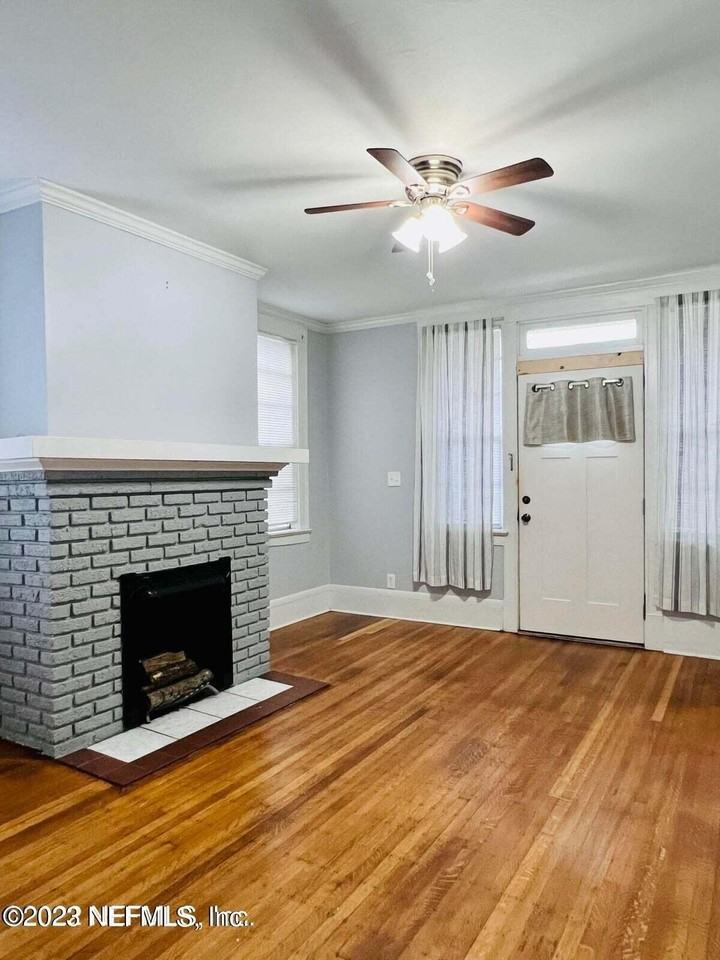 2302 College St - Photo 2 of 19