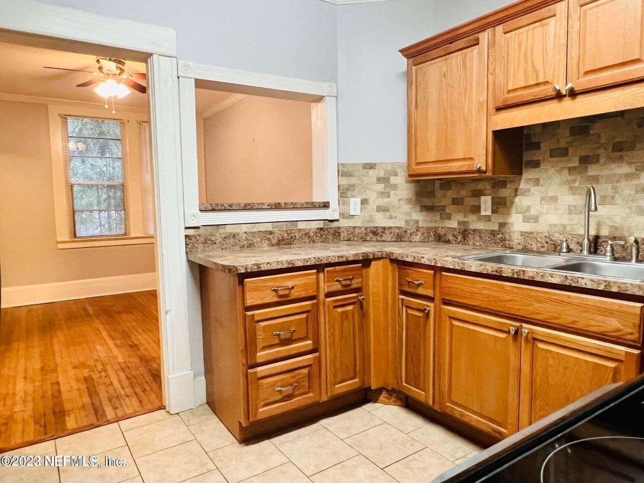2302 College St - Photo 3 of 19
