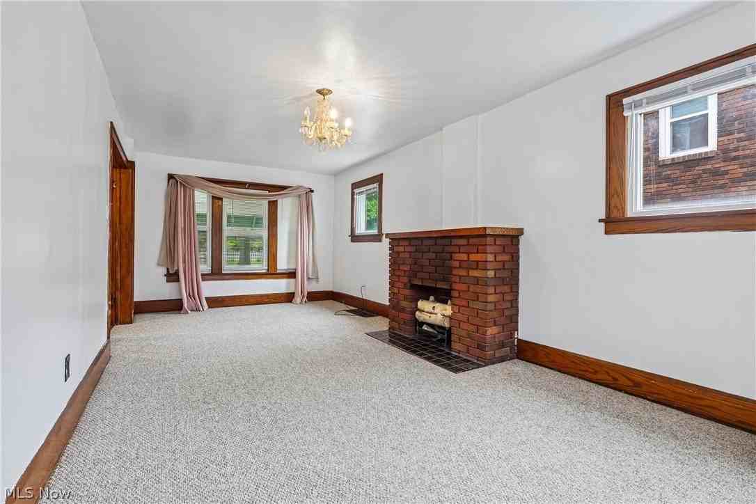 636 Polk Ave - Photo 6 of 34