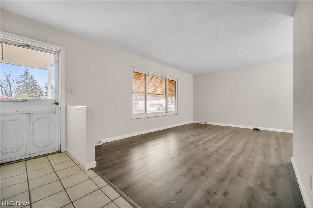 15067 Rochelle Dr - Photo 2 of 31