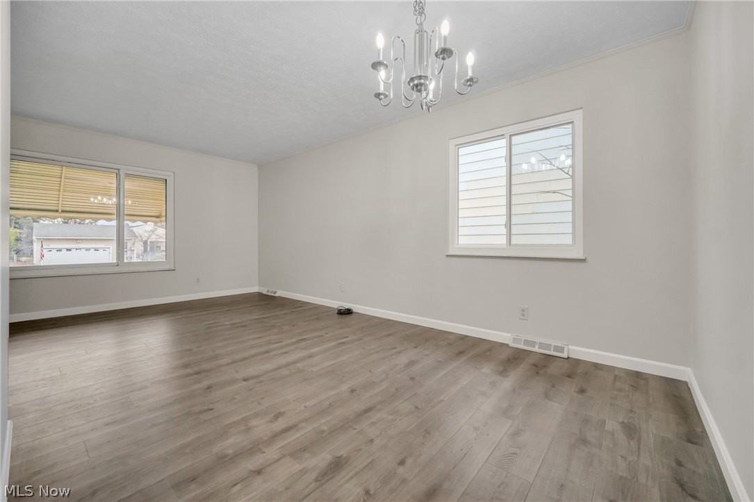 15067 Rochelle Dr - Photo 4 of 31