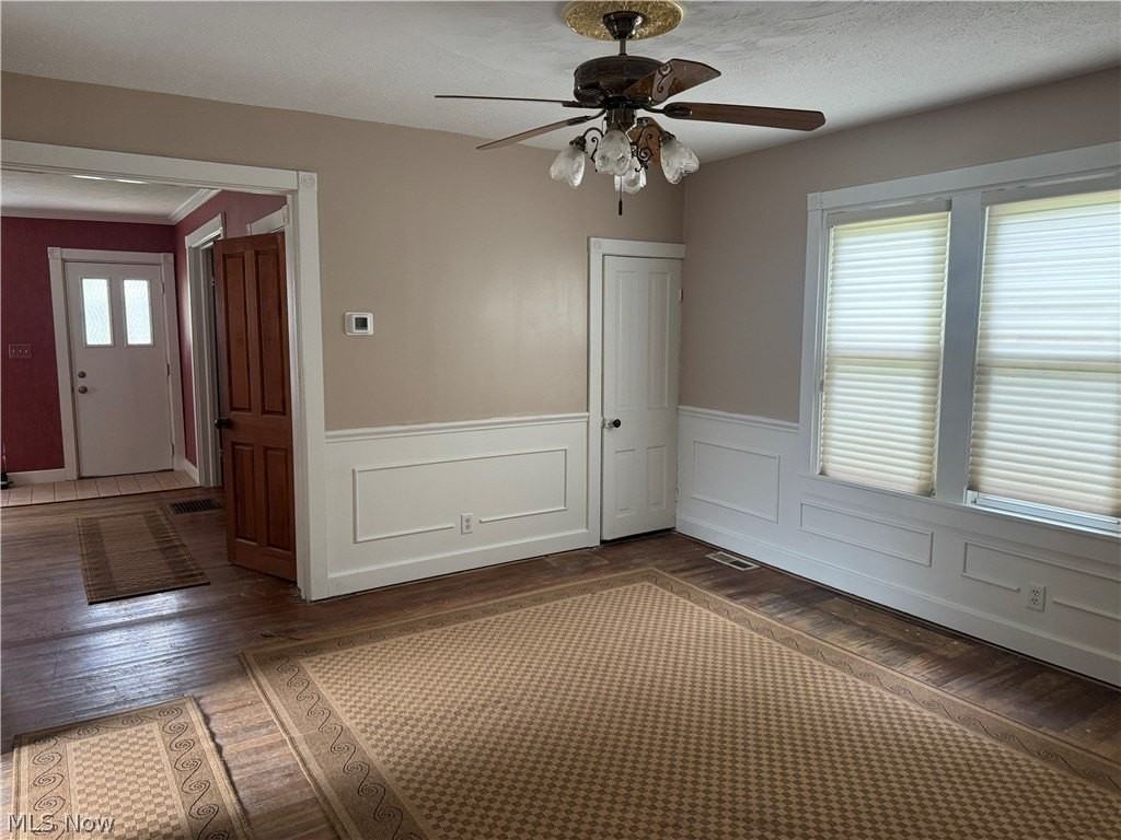 6917 Daisy Ave - Photo 2 of 23