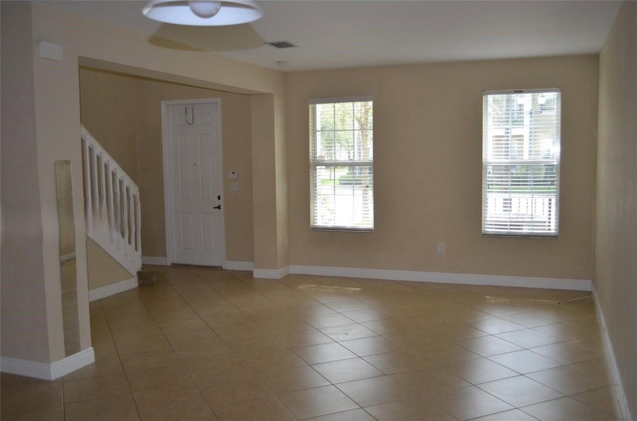 1524 Sw 147th Ter - Photo 2 of 8
